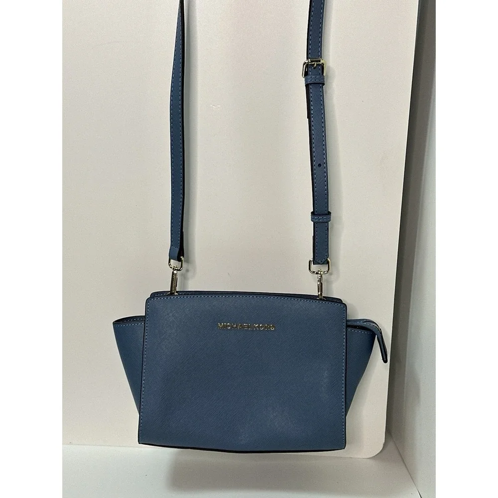 Michael Kors, Selma Medium‎ Saffiano Leather Crossbody Bag - Stylish & Timeless,